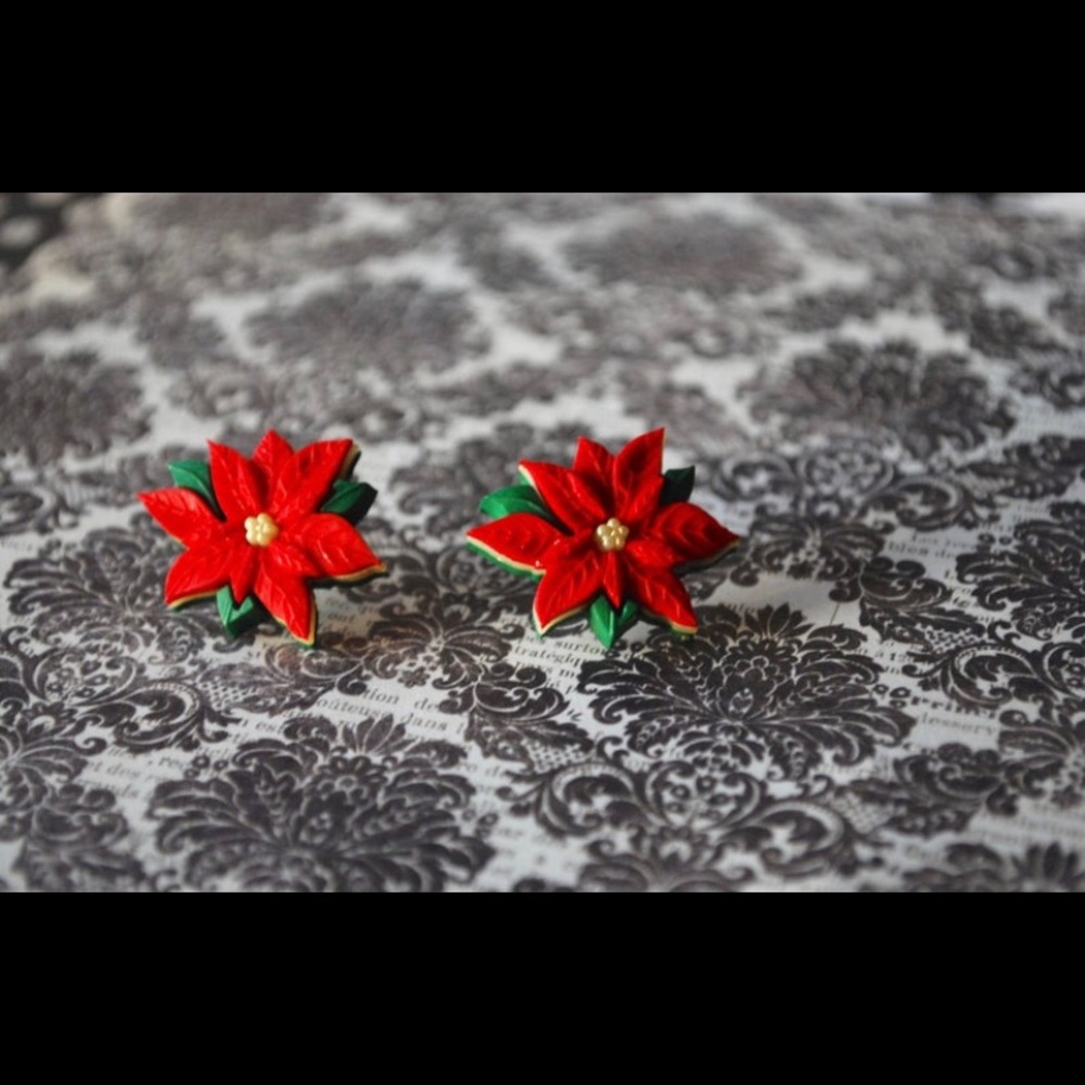 Poinsettia Earrings - Christmas Earrings 🎄 - Picture 2 of 3